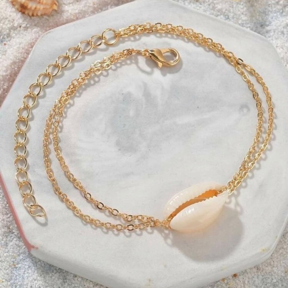 3/$30 💛 Conch Shell Layered Anklet - Picture 2 of 3